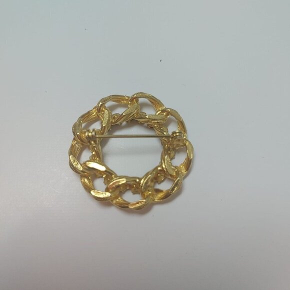 ⭐️2 For $30 / Vintage 1960s Gold Plated Garnet Rhinestone Circle Pin - Picture 3 of 7